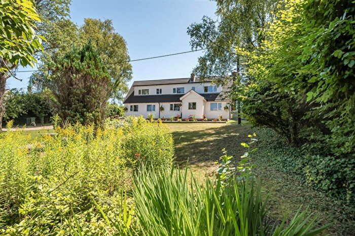 4 Bedroom Detached House For Sale In The Hangers, Bishops Waltham, SO32