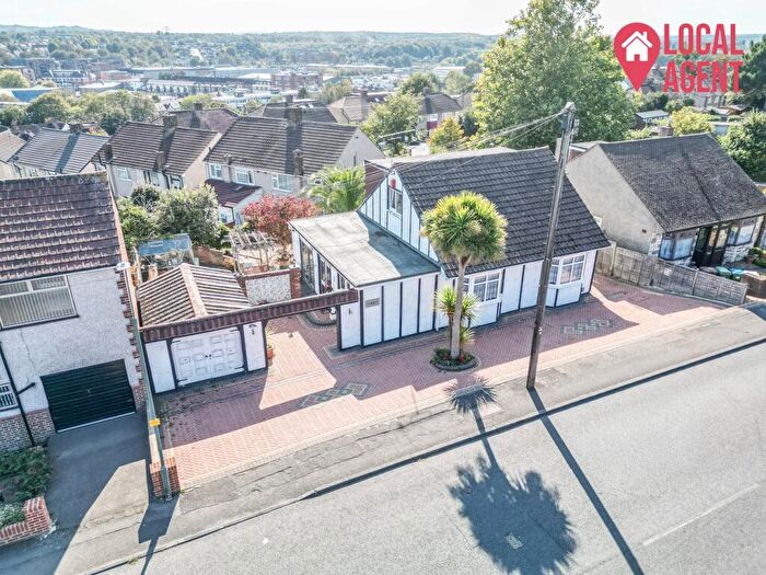 5 Bedroom Detached House For Sale In Iron Mill Lane, Crayford, Dartford, DA1