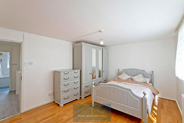 4 Bedroom End Of Terrace House To Rent In Penderyn Way, N7