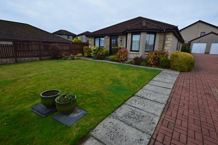 3 Bedroom Bungalow To Rent In Forest Path, Leven, KY8