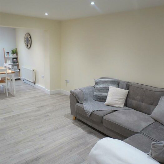 3 Bedroom Bungalow To Rent In Tintern Road, Tuffley, GL4