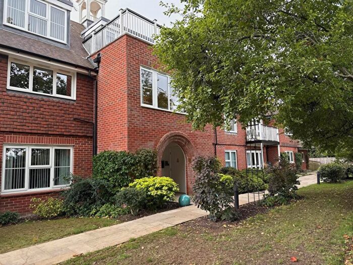 3 Bedroom Retirement Property For Sale In Lyefield Court, Emmer Green, Reading, RG4
