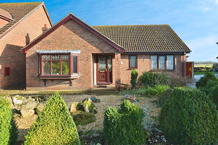 3 Bedroom Detached Bungalow For Sale In Wood View, Messingham, Scunthorpe, DN17