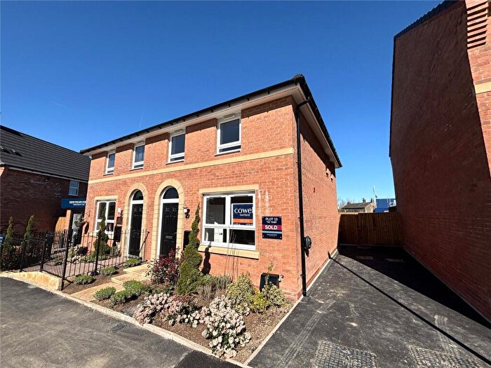 3 Bedroom Semi Detached House To Rent In Yeomans Drive, Rochdale, OL16