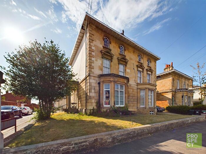 4 Bedroom Semi-Detached House For Sale In Eldon Road, Reading, Berkshire, RG1