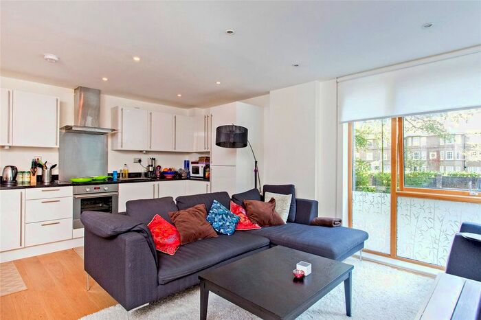 2 Bedroom Flat To Rent In Roden Court, Hornsey Lane, London, N6