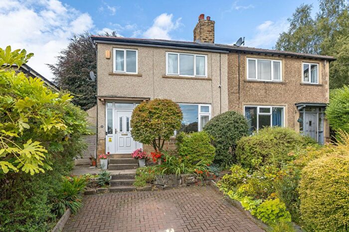 3 Bedroom Semi-Detached House For Sale In The Crescent, Liversedge, WF15