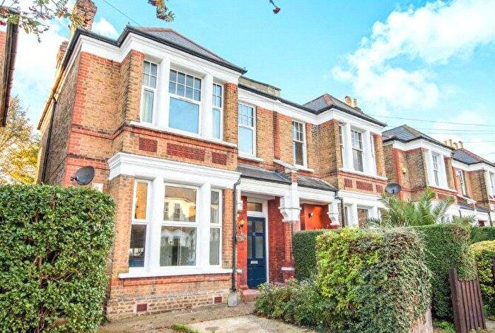 2 Bedroom Apartment For Sale In Carholme Road, London, SE23