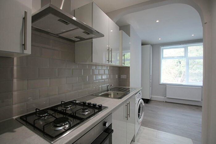 3 Bedroom Flat To Rent In Station Parade, Kensal Rise, NW2