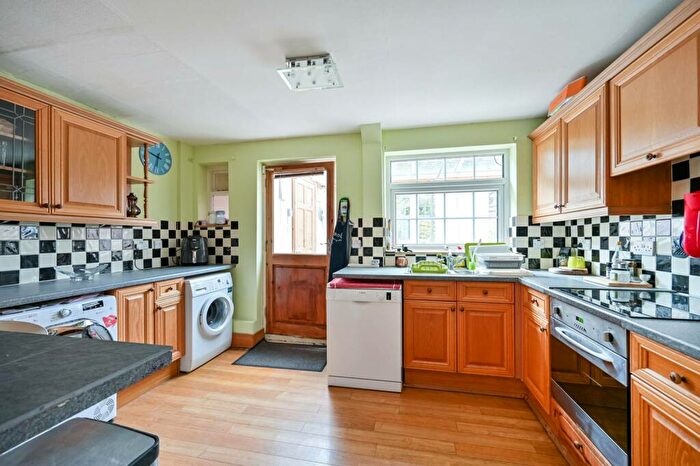 3 Bedroom End Of Terrace House For Sale In Shepherds Close, Berkshire, Maidenhead, SL6