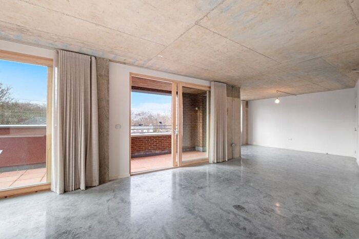 3 Bedroom Property To Rent In London Lane, London Fields, E8