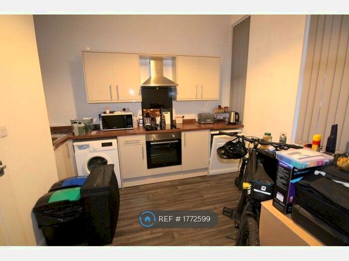1 Bedroom Flat To Rent In Dovercastle, Nottingham, NG7