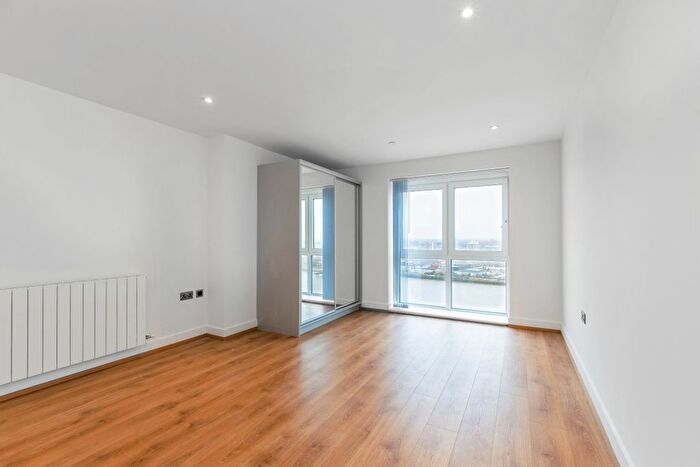 2 Bedroom Flat To Rent In Mast Quay, London, SE18