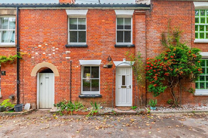 2 Bedroom Cottage For Sale In White Lion Road, Coltishall, NR12