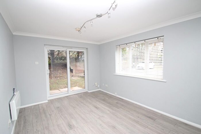 2 Bedroom Flat To Rent In Birchend Close, South Croydon, CR2