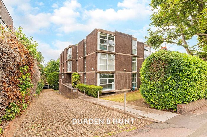 Studio For Sale In Palmerston Road, Harefield House, IG9