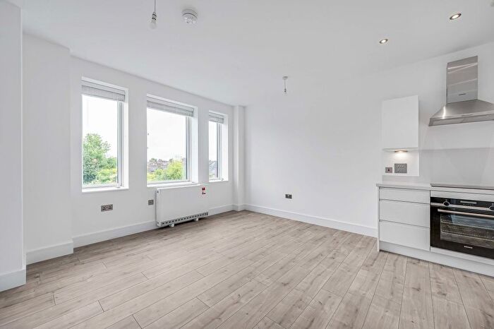1 Bedroom Flat To Rent In River Front, Enfield, EN1