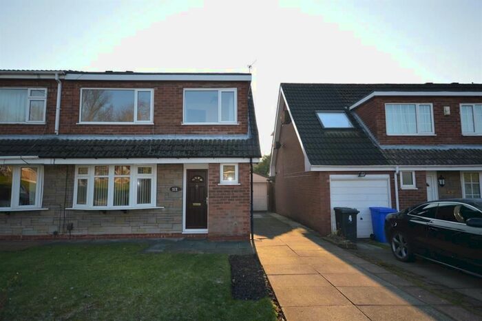 3 Bedroom Semi-Detached House To Rent In Leafield Drive, Worsley, Manchester, M28