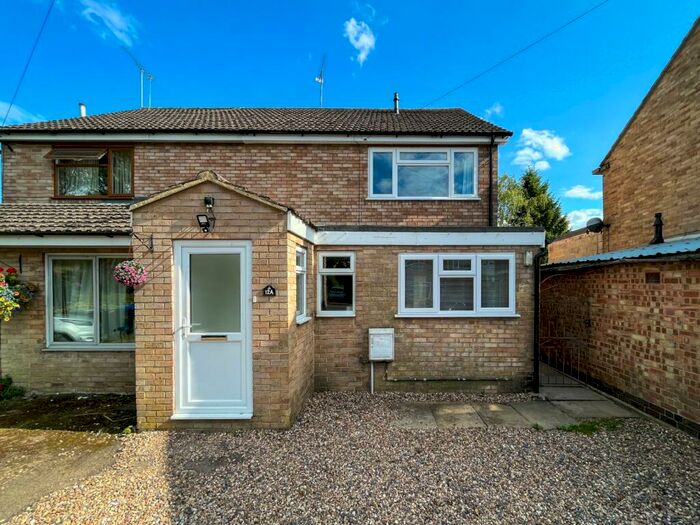 3 Bedroom Semi-Detached House To Rent In Greenwood Close, Byfield, Daventry, NN11