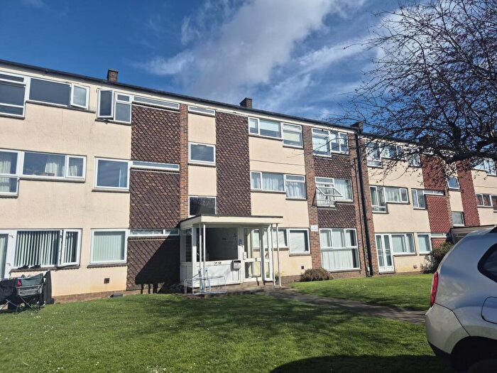 2 Bedroom Flat To Rent In Cliftonville Court, Town Centre, Northampton, NN1