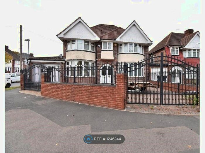 5 Bedroom Detached House To Rent In Stoney Lane, Yardley, Birmingham, B25