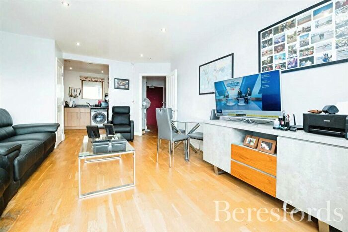 1 Bedroom Apartment For Sale In Dreywood Court, Squirrels Heath Lane, RM2
