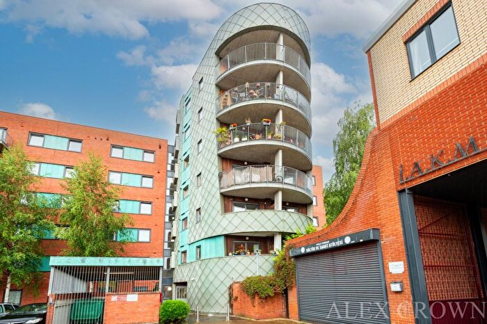 1 Bedroom Flat For Sale In Westpoint Apartments, Clarendon Road, Hornsey, N8