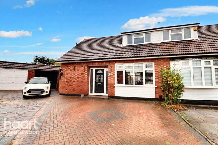 4 Bedroom Semi-Detached Bungalow For Sale In Chelsworth Close, Romford, RM3
