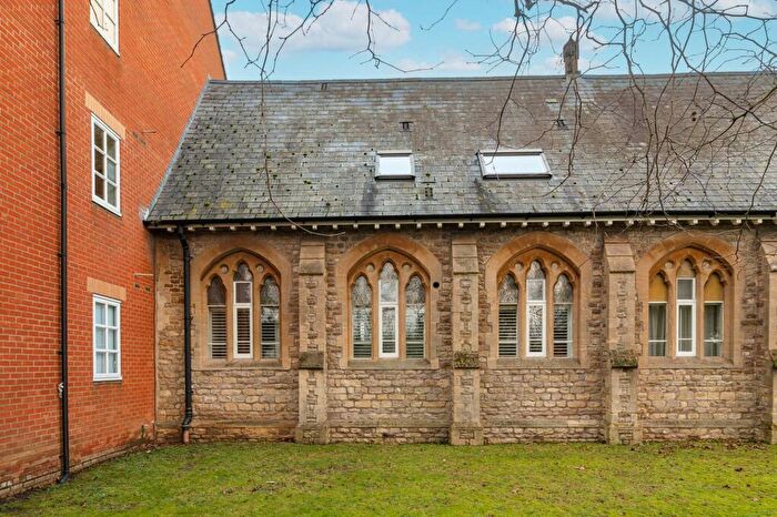 2 Bedroom Maisonette For Sale In Bennett Crescent, Cowley, OX4