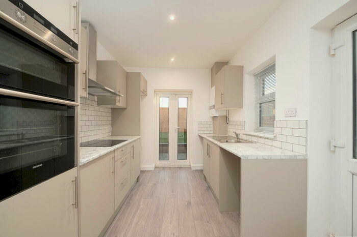 3 Bedroom Terraced House To Rent In College Street, DN35