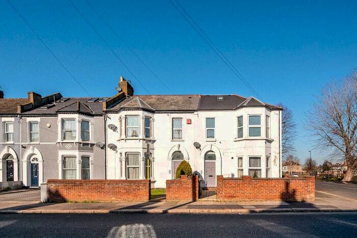 2 Bedroom Flat To Rent In Hazelbank Road, Catford, London, SE6