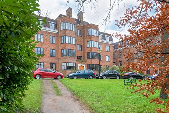 3 Bedroom Flat To Rent In Bede House, Manor Fields Putney Hill, Putney, SW15