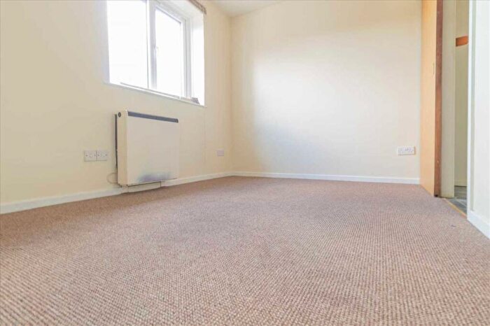 1 Bedroom Apartment To Rent In Woodpecker Way, Northampton, NN4