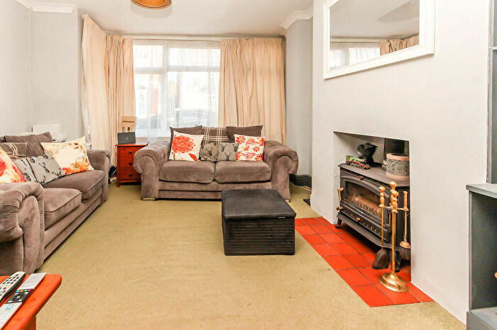 3 Bedroom Terraced House For Sale In Mill Road, Wellingborough, NN8