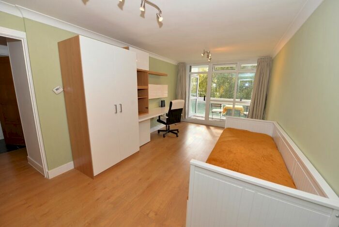 1 Bedroom Flat To Rent In Orchard Lane, Southampton, SO14