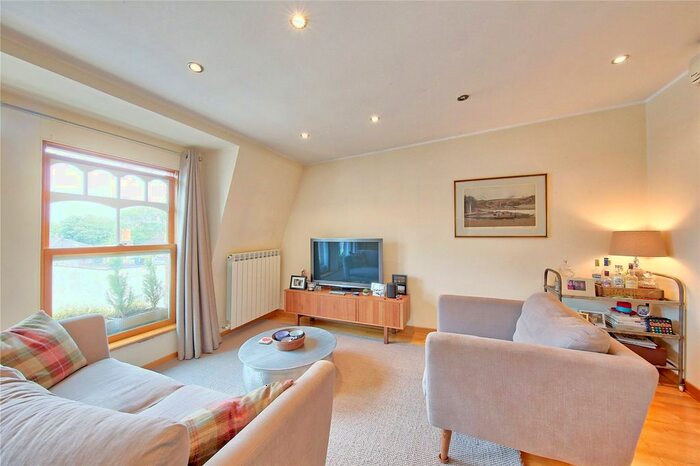 1 Bedroom Flat To Rent In High Street, Teddington, TW11