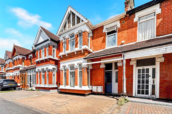 2 Bedroom Flat For Sale In Audley Gardens, Seven Kings, IG3