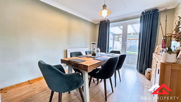 4 Bedroom Detached House For Sale In Magnolia Rise, Trowbridge, BA14