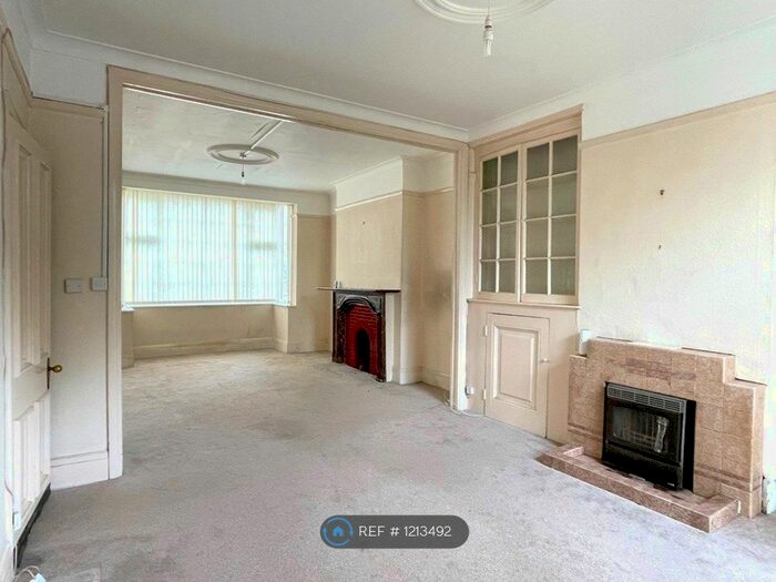 3 Bedroom Semi-Detached House To Rent In Arras Avenue, Morden, SM4