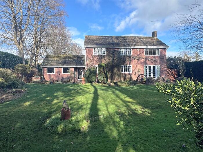 4 Bedroom Detached House For Sale In Ladwell Close, Newbury, RG14