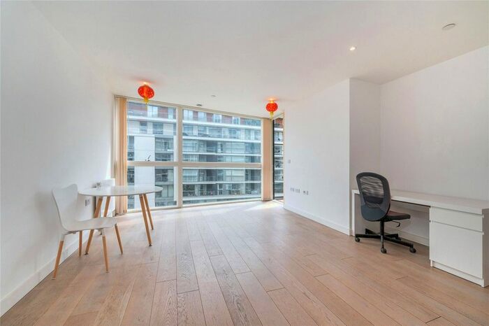 2 Bedroom Flat To Rent In Wyndham Apartments, Canary Wharf, SE10