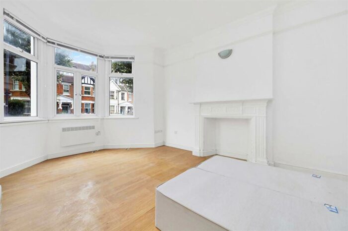 2 Bedroom Flat To Rent In Brondesbury Park, London, NW2