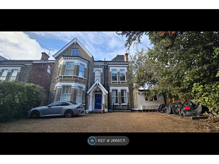 2 Bedroom Flat To Rent In Palace Road, London, SW2