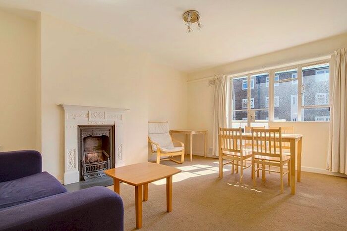 3 Bedroom Flat To Rent In Crewdson Road, The Oval, SW9