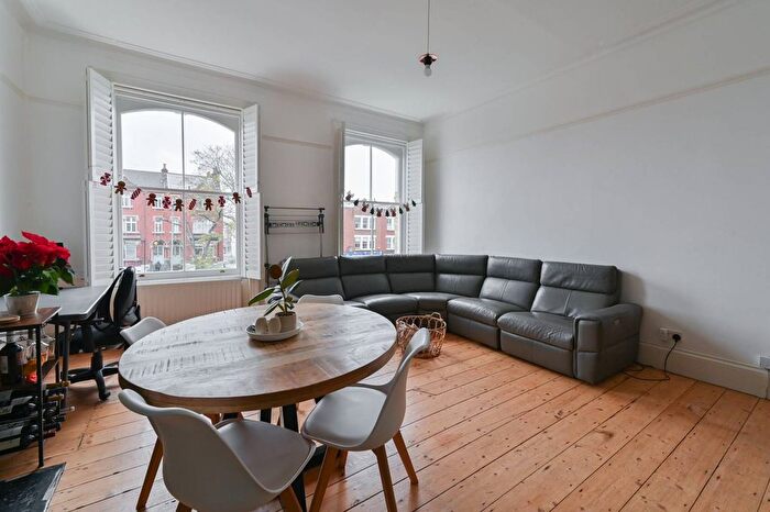 2 Bedroom Flat For Sale In Nightingale Lane, Nightingale Triangle, London, SW12