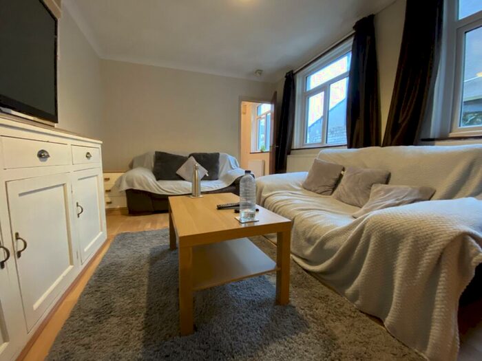 2 Bedroom Flat To Rent In Llanbleddian Gardens, Cathays, CF24