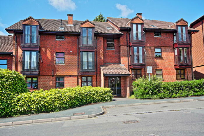 1 Bedroom Flat To Rent In Midhope Road, Woking, GU22