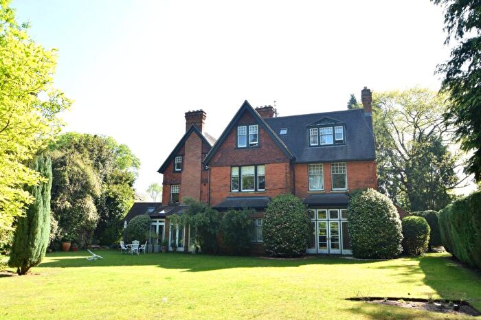 3 Bedroom Apartment For Sale In Cavendish Road, Weybridge, KT13