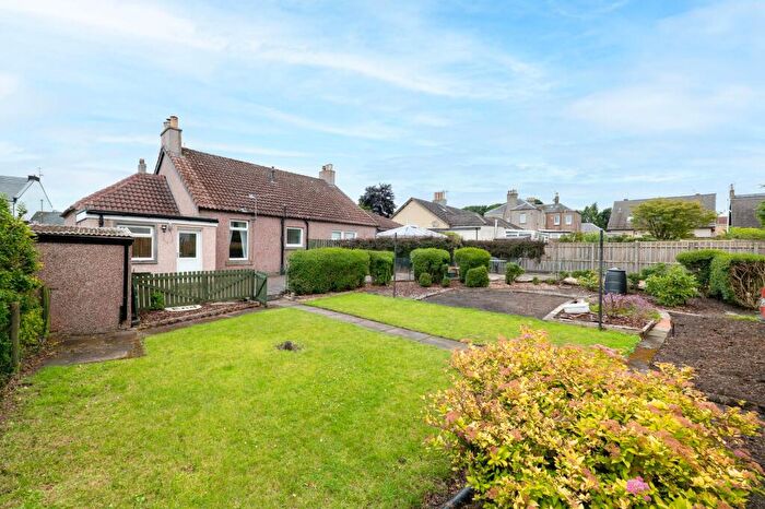 2 Bedroom Cottage For Sale In Kirkhill Road, Broxburn, EH52