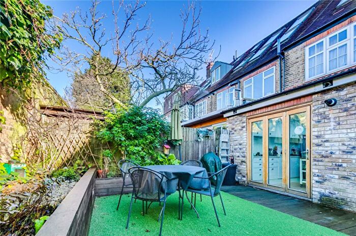 2 Bedroom Semi Detached House To Rent In Holmcote Gardens, Highbury, N5